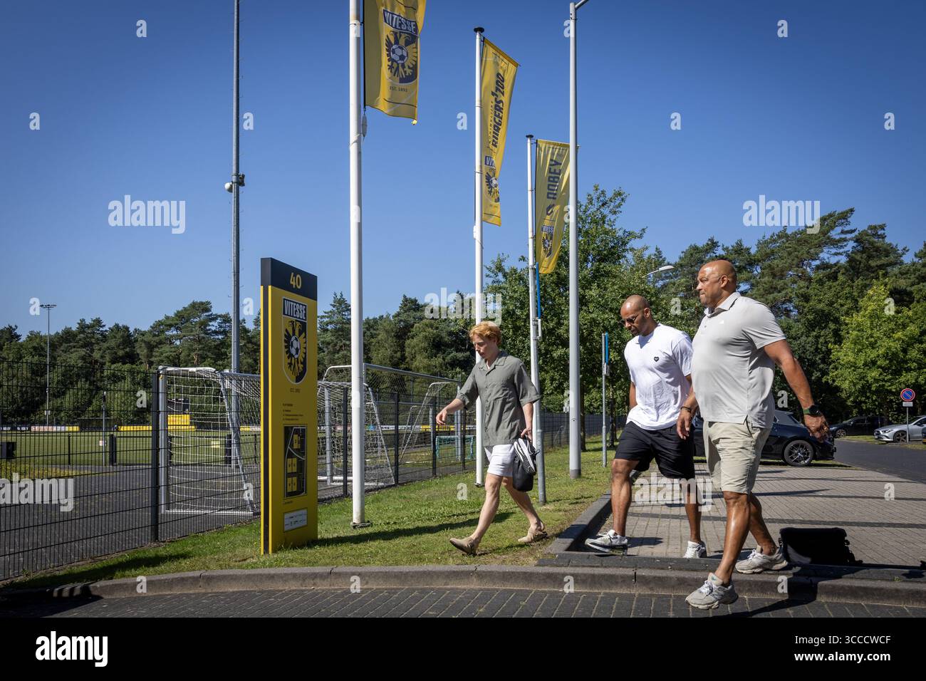 ARNHEM - i calciatori arrivano alla struttura di allenamento papendale dove i giocatori della Vitesse si incontrano ancora una volta. Vitesse non giocherà il calcio professionistico la prossima stagione dopo che il club di Arnhem ha perso un'ingiunzione preliminare contro la KNVB (Royal Dutch Football Association) per riconquistare la sua licenza professionale. ANP VINCENT JANNINK Foto Stock