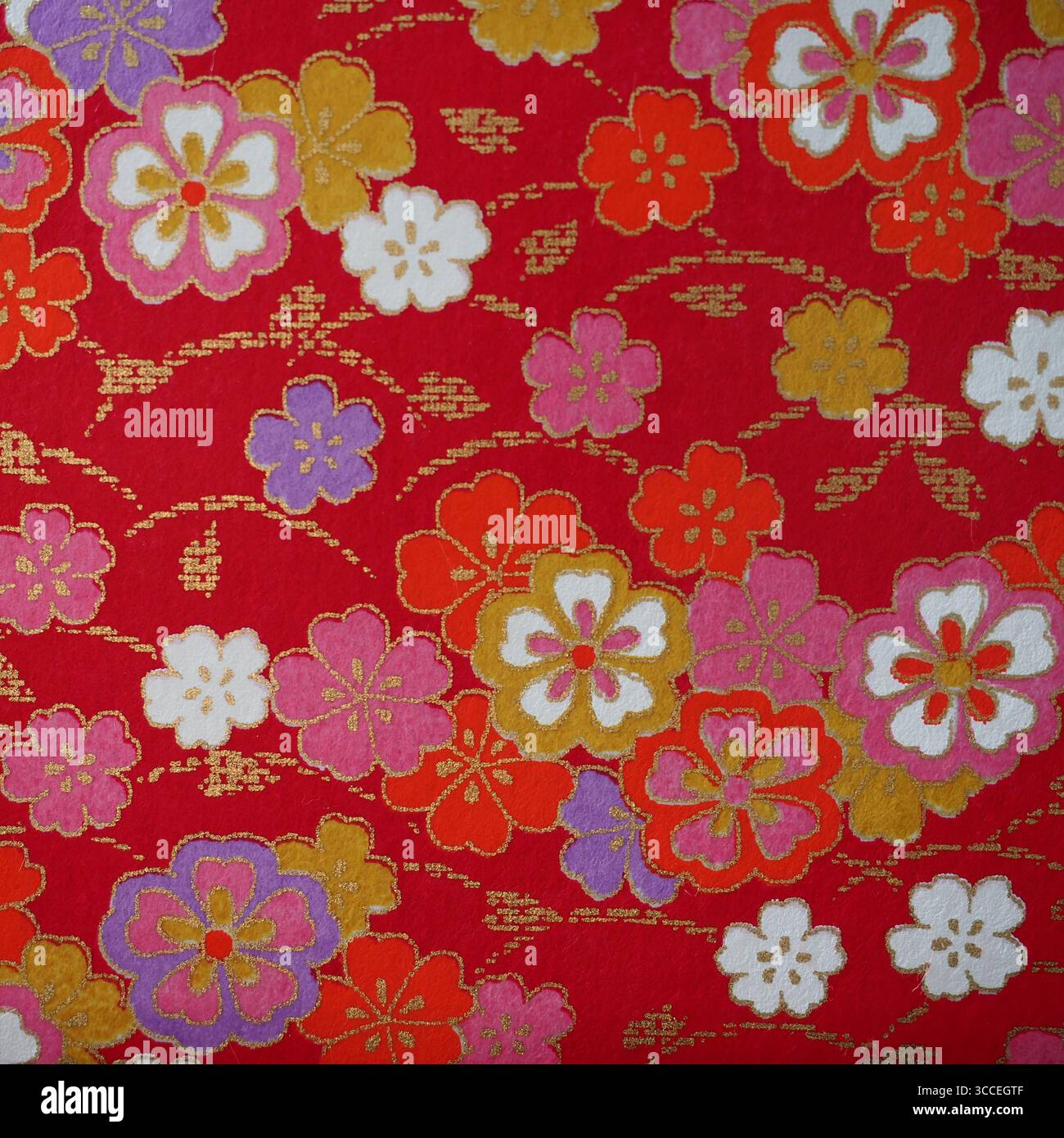 Motivo floreale giapponese tradizionale su sfondo rosso Foto Stock
