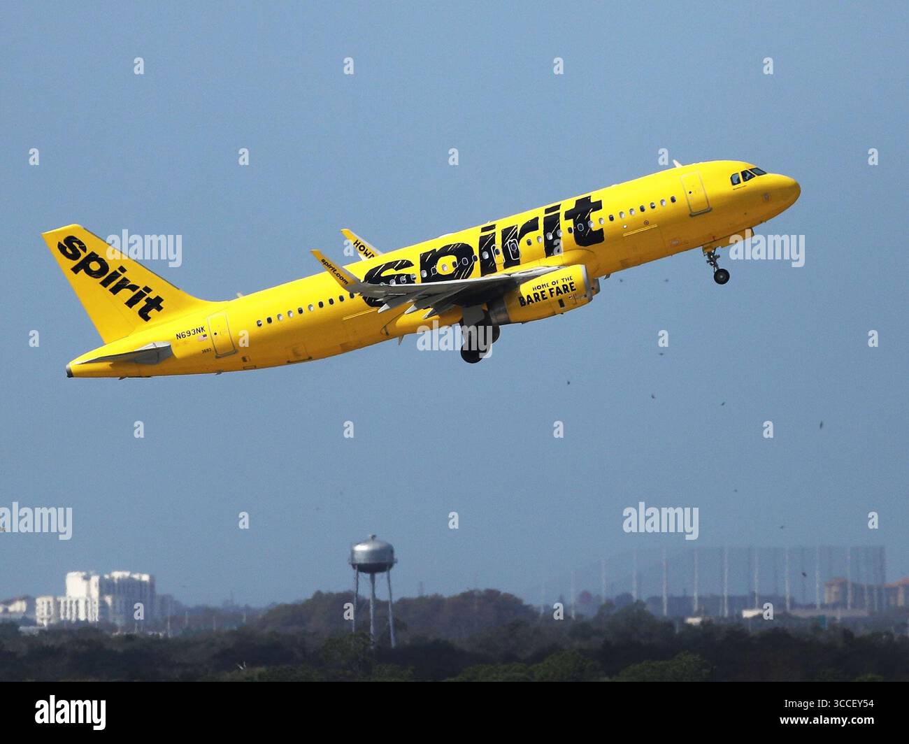 13 settembre 2021: I piloti di Spirit Airlines hanno ratificato un contratto biennale con la direzione che produrrà 463 milioni di dollari di guadagni economici, tra cui un aumento medio del 34% dei salari. (Immagine di credito: © Ricardo Ramirez Buxeda/Orlando Sentinel tramite ZUMA Press Wire) Foto Stock