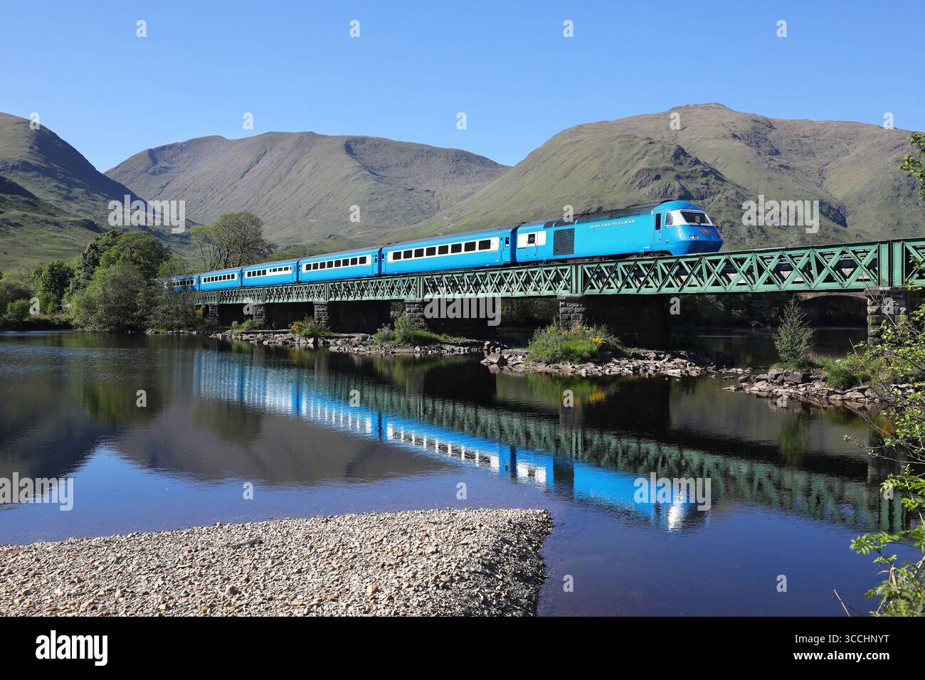 43047 passa Loch Awe sulla 14.5.25 con 1Z32 15,35 Oban a Preston. Foto Stock