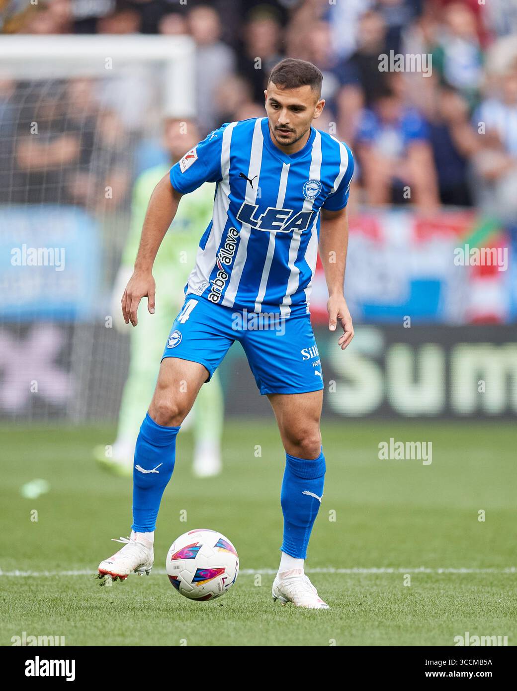 2 settembre 2023: Aleksandar Sedlar del Deportivo Alaves in azione durante la partita LaLiga EA Sports tra Deportivo Alaves e Valencia CF a Mendizorroza il 2 settembre 2023, a Vitoria, Spagna. (Immagine di credito: © Ricardo Larreina/AFP7 via ZUMA Press Wire) Foto Stock