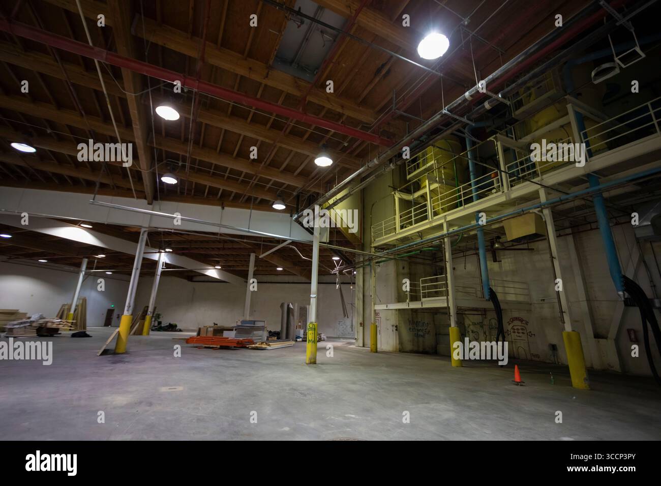 30 giugno 2023, Seattle, Washington, Stati Uniti: Deposito vuoto presso gli Harbor Island Studios inaugurazione a Seattle venerdì 30 giugno 2023. Nel tentativo di incrementare la produzione cinematografica e televisiva locale, King County ha trasformato il sito dell'ex Fisher Flour Mill in uno studio professionale di 117 000 piedi quadrati di film e TV che apre ufficialmente il 1° luglio. (Immagine di credito: © Paul Christian Gordon/ZUMA Press Wire) Foto Stock