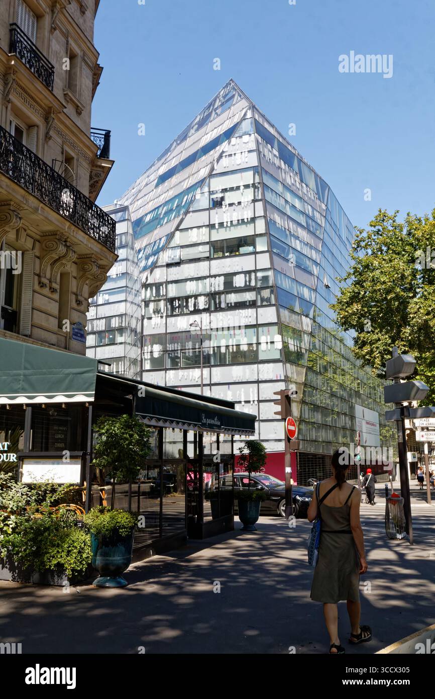 Architettura moderna a Parigi, 2025 Foto Stock