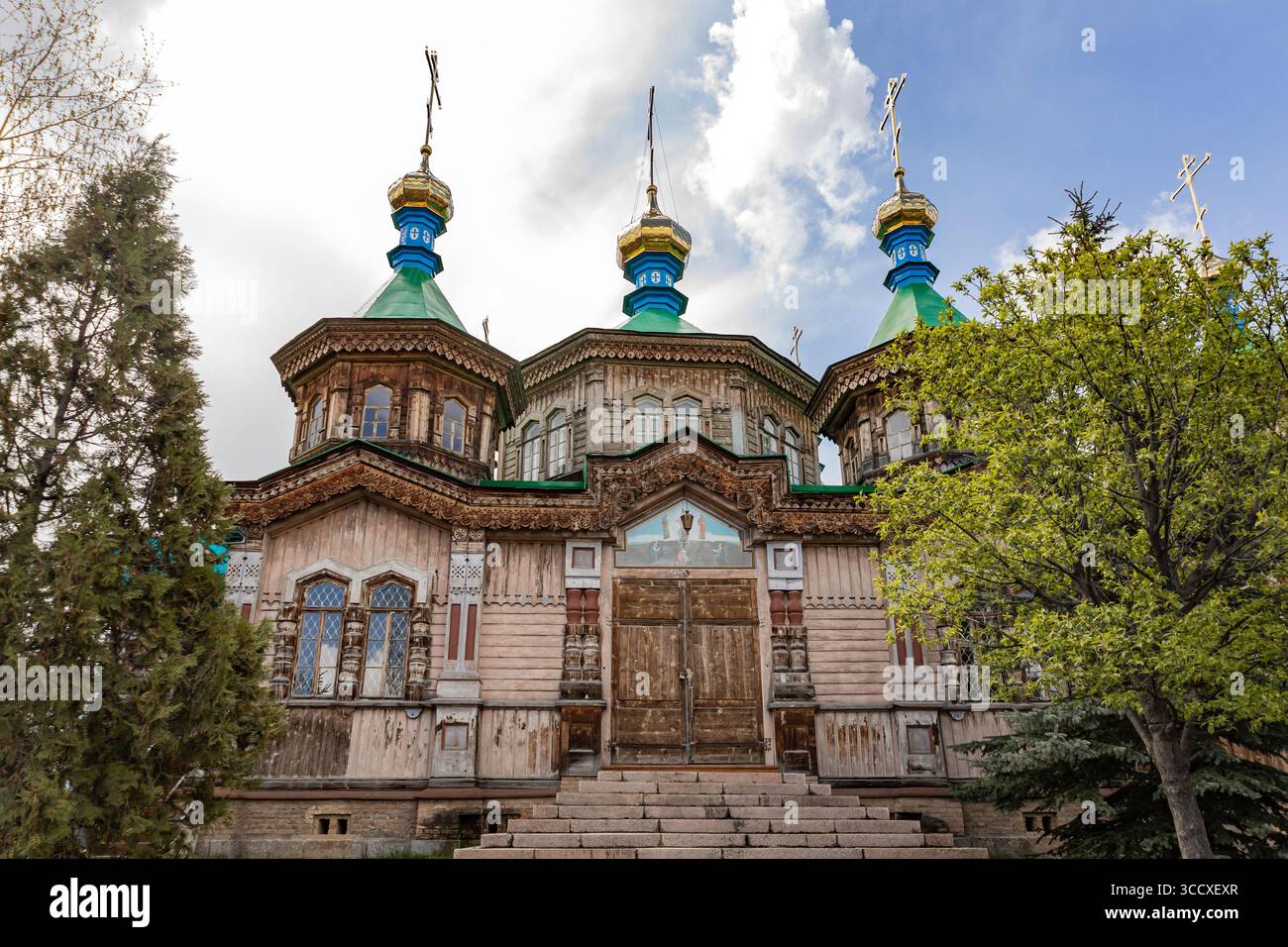 Chiesa di legno, Cattedrale della Santissima Trinità nella città di Karakol, Kirghizistan. Foto Stock