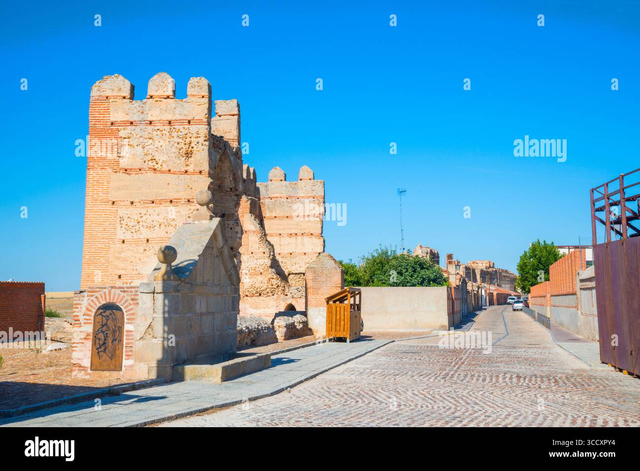 Parete della città. Madrigal de las Altas Torres, provincia di Avila, Castilla Leon, Spagna. Foto Stock