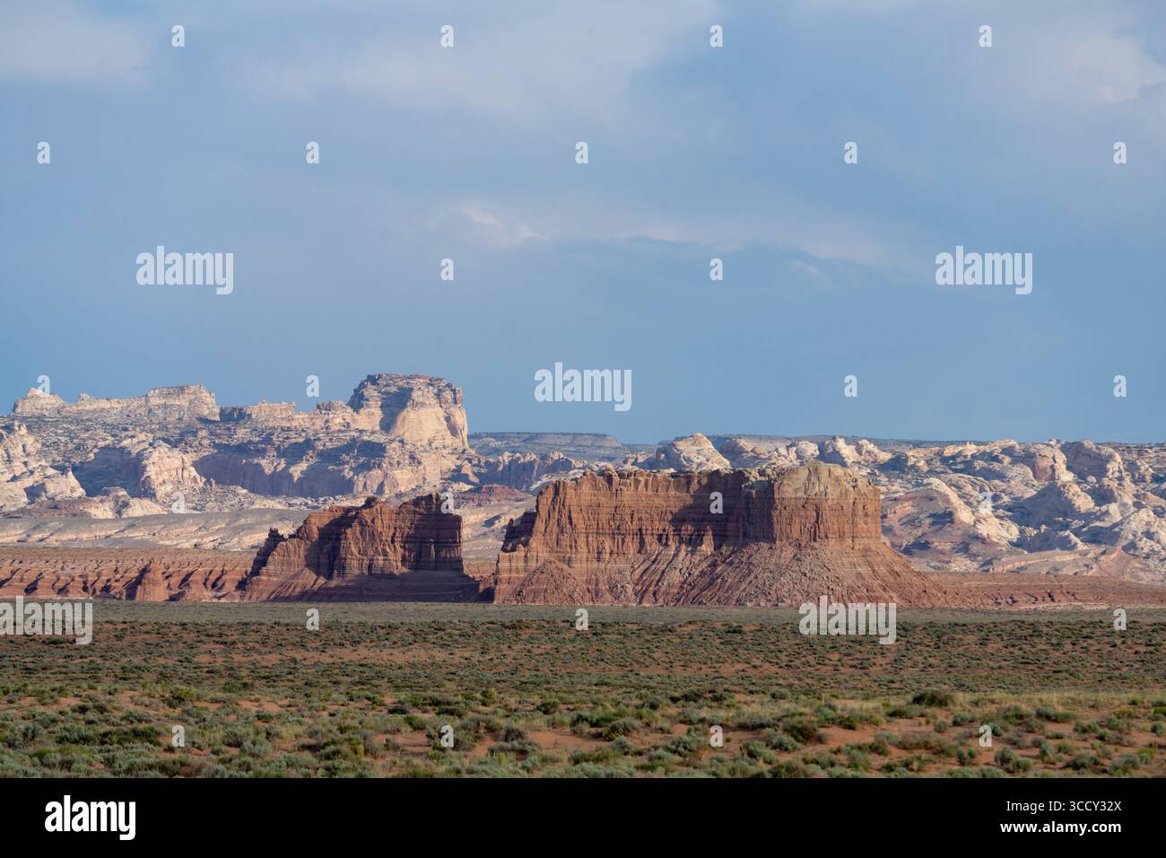 6 giugno 2023, Hanksville, Utah, Stati Uniti: Molly's Castle in the Big Wild Horse Mesa Wilderness vicino Hanksville, Utah. Alle spalle si trovano la barriera corallina di San Rafael e lo Swell di San Rafael. (Immagine di credito: © Jon G. Fuller / Vwpics/VW Pics via ZUMA Press Wire) Foto Stock