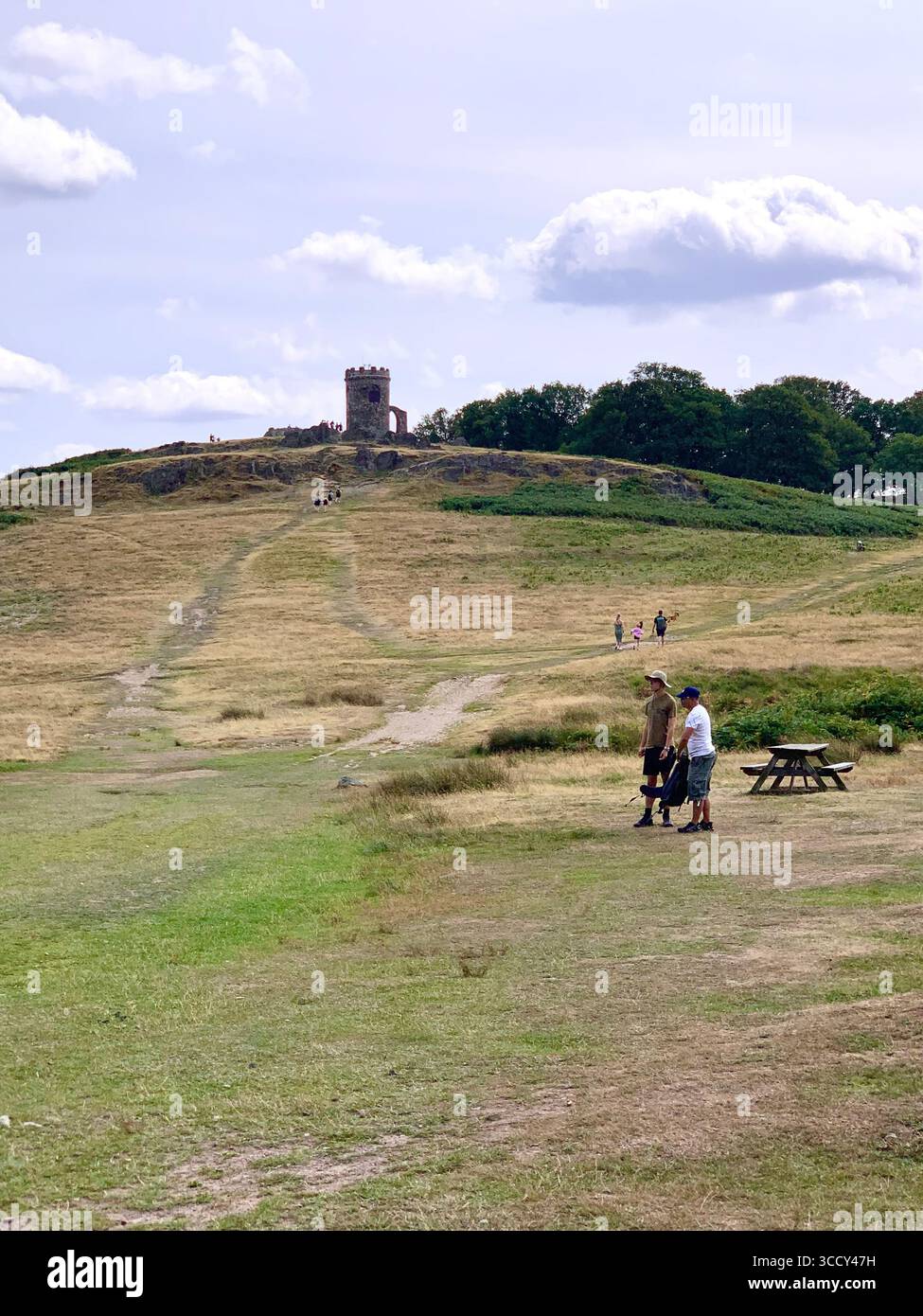 Bradgate Park Newtown Linford Leicester Inghilterra colline, storia della fauna selvatica Regno Unito Leicestershire boschi paesaggio boschivo rocce rocciose paesaggi suggestivi - Immagine stock catturata con smartphone