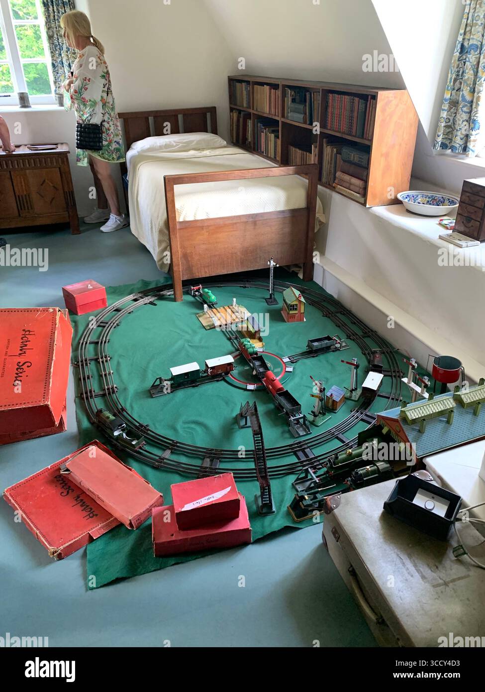 Treno Hornby set vecchio famoso locomotiva box motore binario ferroviario merci carrozze locomotive stile carrozza piattaforma storica motore a vapore ad alta velocità Foto Stock