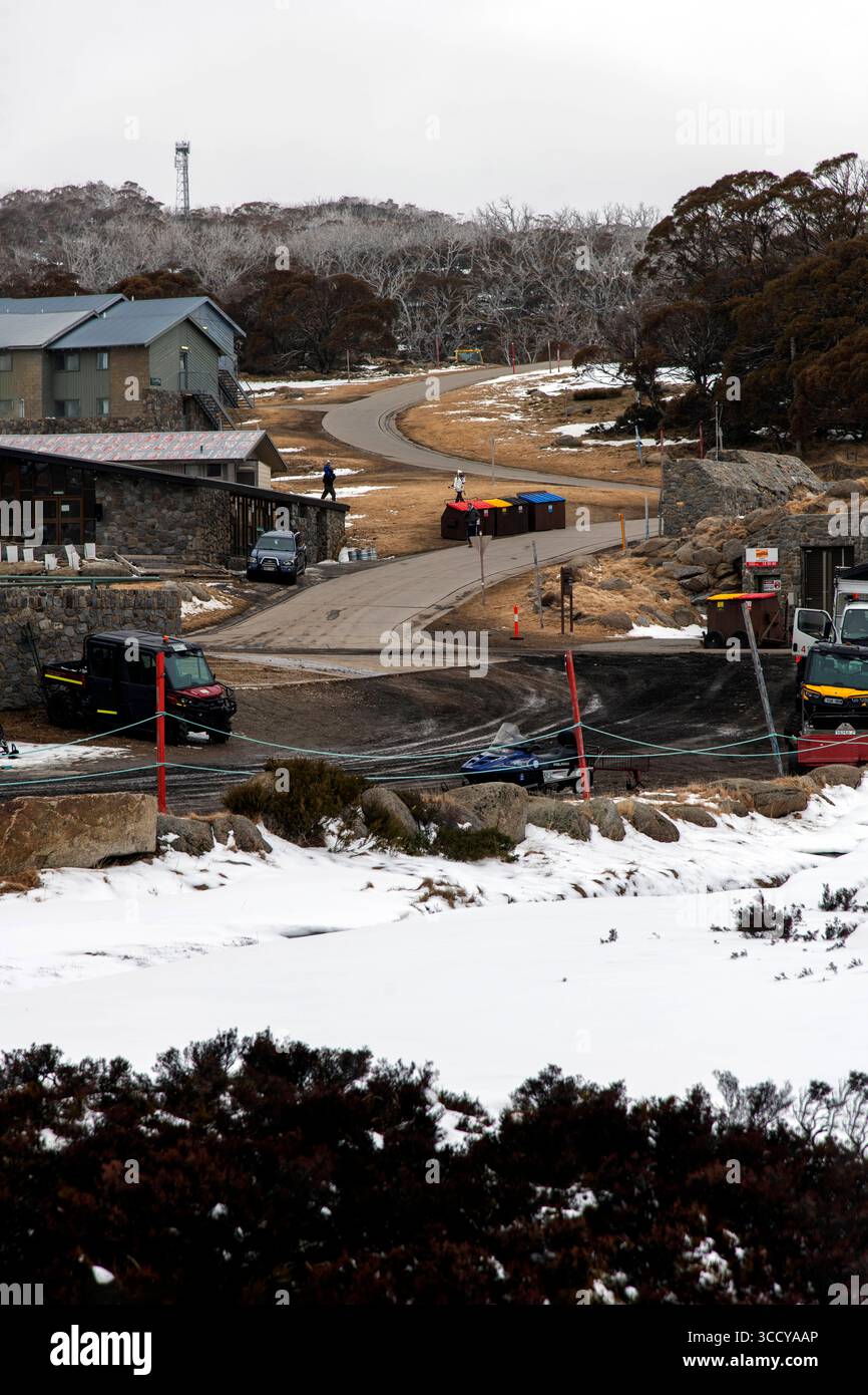 12 agosto 2023, Snowy Mountains, nuovo Galles del Sud, Australia: Vista di Perisher Valley, Snowy Mountains, nuovo Galles del Sud, Australia. Alcune delle principali destinazioni per godersi la neve in Australia includono le vette delle Alpi australiane come Perisher, Thredbo, Charlotte Pass, Mt Hotham, Falls Creek, MT Buller, Selwyn e Mt Baw Baw. (Immagine di credito: © Tara Malhotra/ZUMA Press Wire) Foto Stock