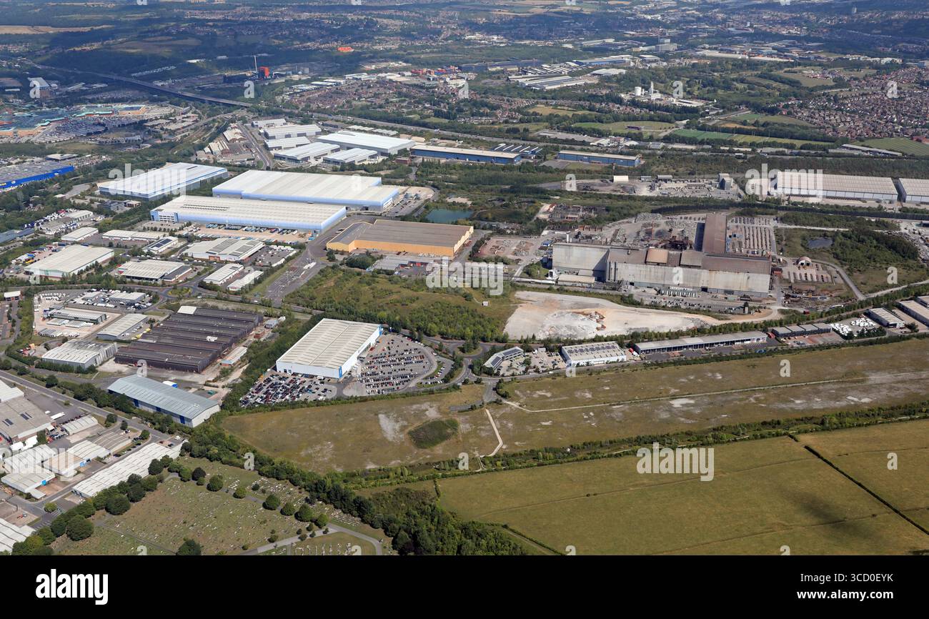Vista aerea dalla zona sud-ovest di Tinsley di Sheffield. Vedi Motorpoint in primo piano e J34 della M1 a Meadowhall in lontananza. Foto Stock