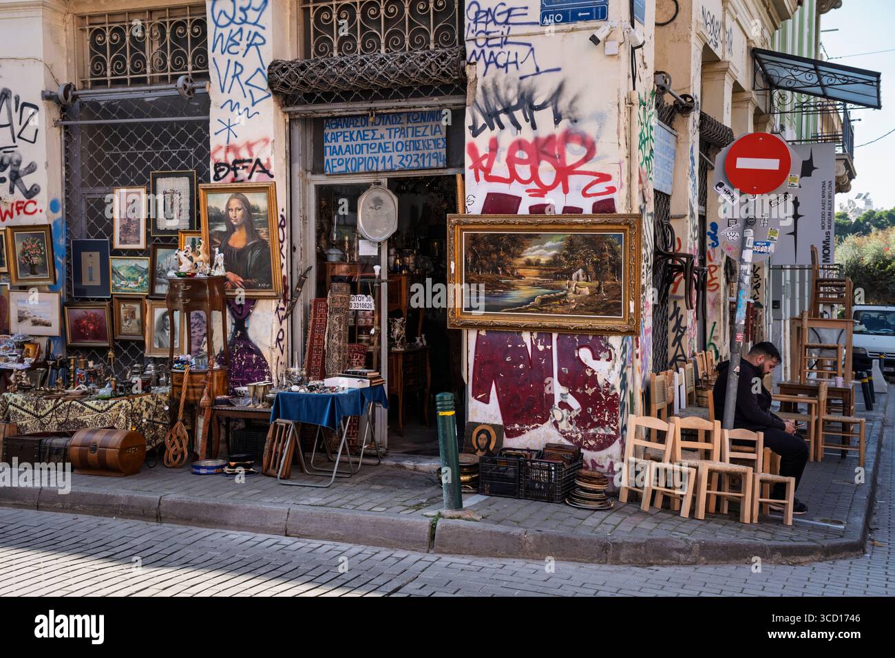 Un negozio di spazzatura ad Atene, in Grecia Foto Stock