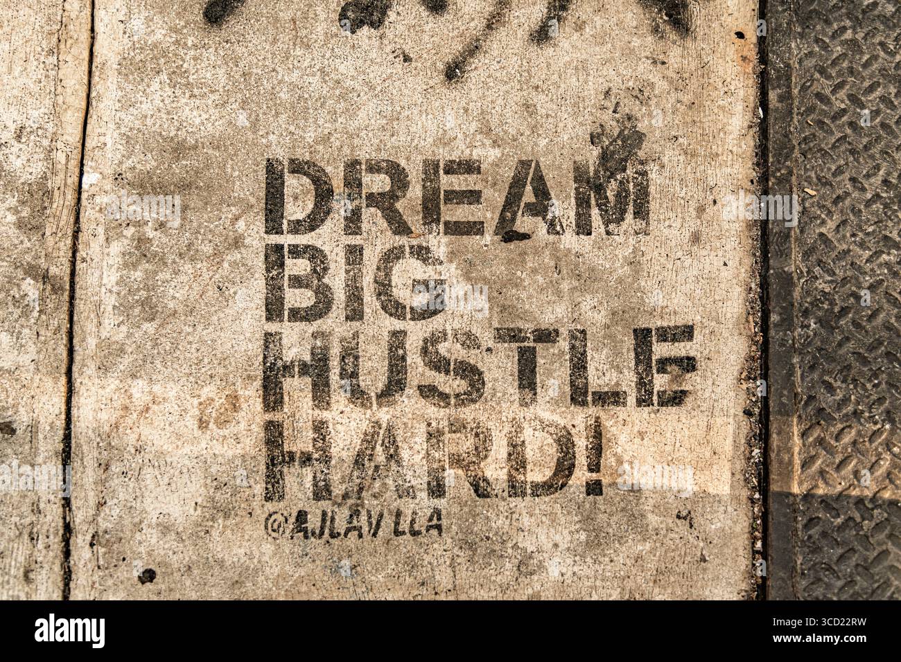 Graffiti stencil – “Dream Big Hustle Hard” Foto Stock