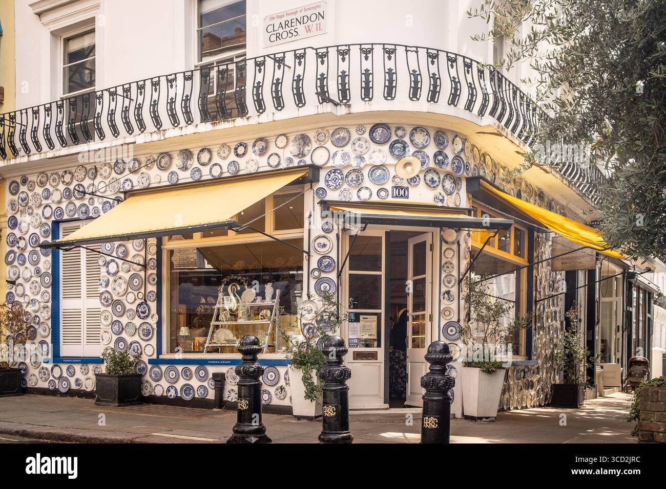 LONDRA - 28 LUGLIO 2025: Summerville and Bishop, negozio di articoli per la casa a Notting Hill Foto Stock LONDRA - 28 LUGLIO 2025: Summerville and Bishop, negozio di articoli per la casa a Notting Hill Foto Stock