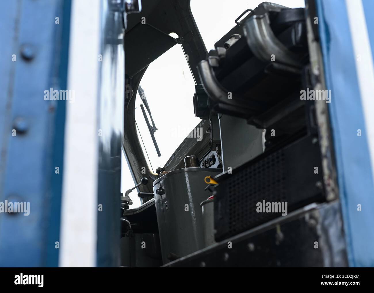 Derby Litchurch Lane Works, Litchurch Lane, Derby, Inghilterra, 3 agosto 2025. Una visione generale di una cabina British Rail Class 45/Sulzer Type 4 durante l’Alstom presenta «The Greatest Gathering». (Immagine di credito: ©Cody Froggatt/Alamy Live News) Foto Stock Derby Litchurch Lane Works, Litchurch Lane, Derby, Inghilterra, 3 agosto 2025. Una visione generale di una cabina British Rail Class 45/Sulzer Type 4 durante l’Alstom presenta «The Greatest Gathering». (Immagine di credito: ©Cody Froggatt/Alamy Live News) Foto Stock