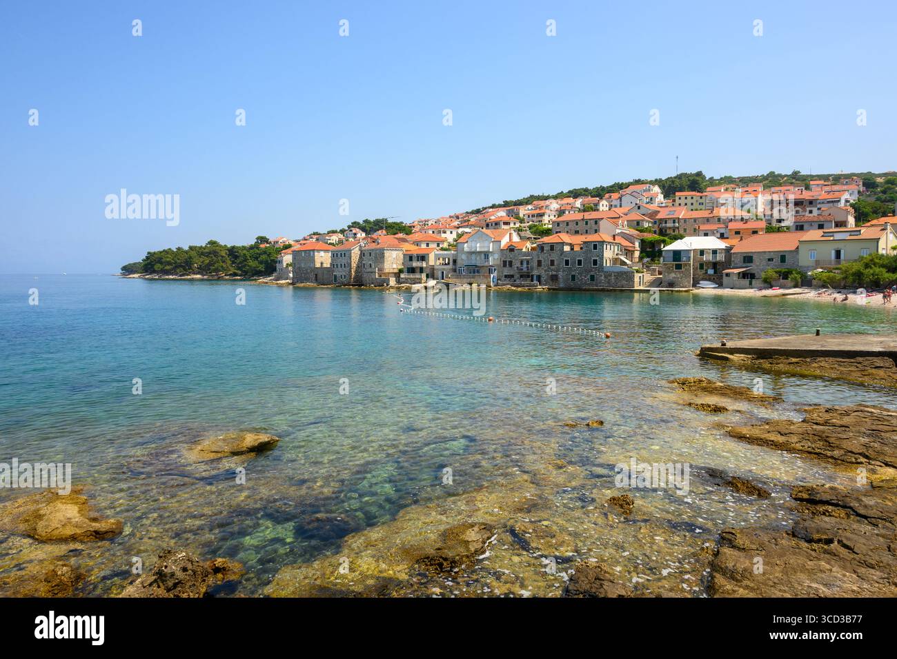 Postira, una pittoresca cittadina situata sull'isola di Brac in Croazia Foto Stock