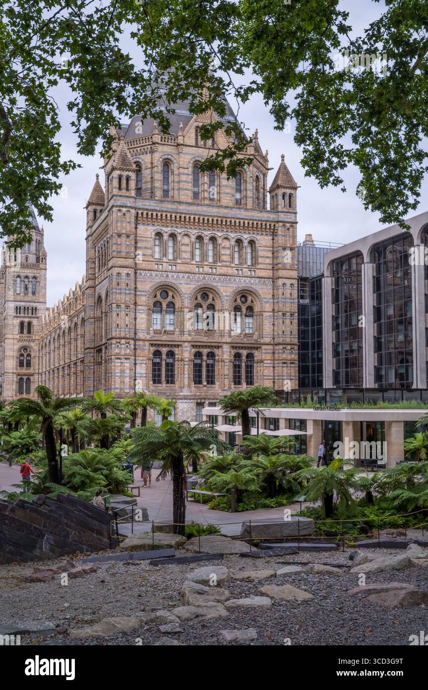 Il museo di storia naturale di South Kensington, Londra, famoso in tutto il mondo Foto Stock