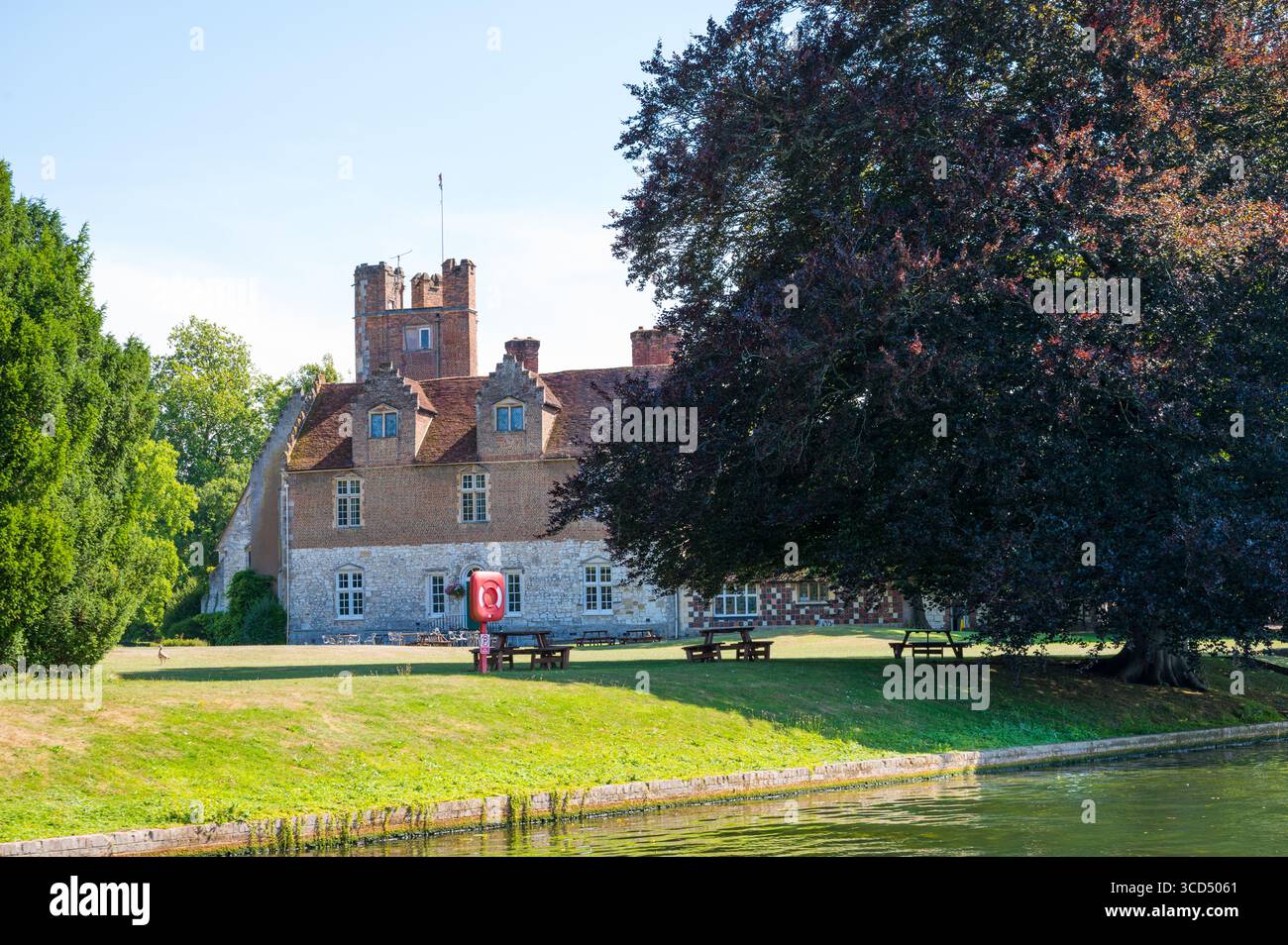 L'abbazia di Bisham è un edificio classificato di primo livello nella lista del patrimonio nazionale per l'Inghilterra Bisham Marlow Buckinghamshire Inghilterra Regno Unito Foto Stock