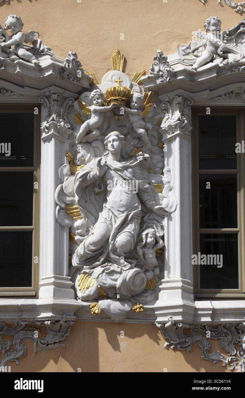 Vergine Maria, casa del falco, il miglior stile Rococò edificio in Wurzburg, Germania Foto Stock