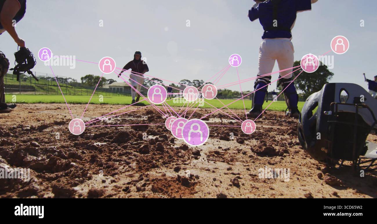 Proiezione di una copertura della rete sopra la piastra principale del campo da baseball, con attrezzatura cardanica e maschera di raccolta Foto Stock