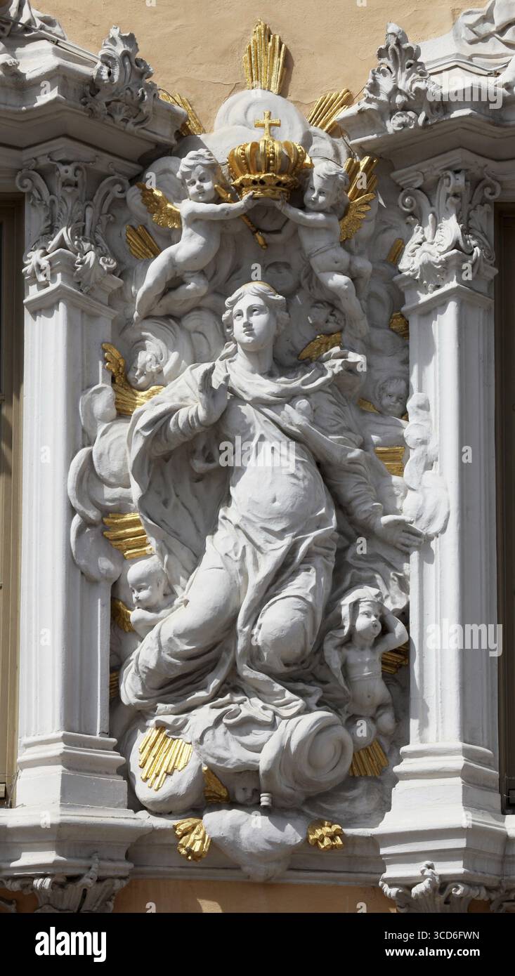 Vergine Maria, casa del falco, il miglior stile Rococò edificio in Wurzburg, Germania Foto Stock