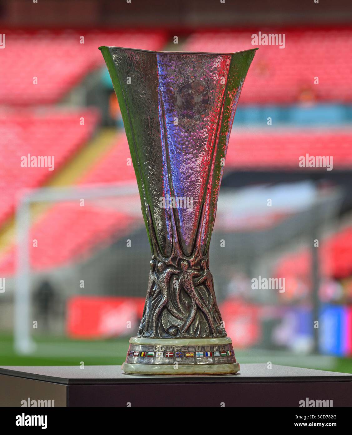 Il trofeo della Coppa UEFA. Foto : Mark Pain / Alamy Live News Foto Stock