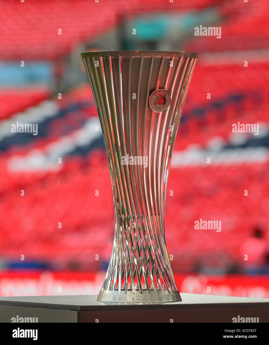 L'Europa League Trophy in mostra a Wembley. Foto : Mark Pain / Alamy Live News Foto Stock