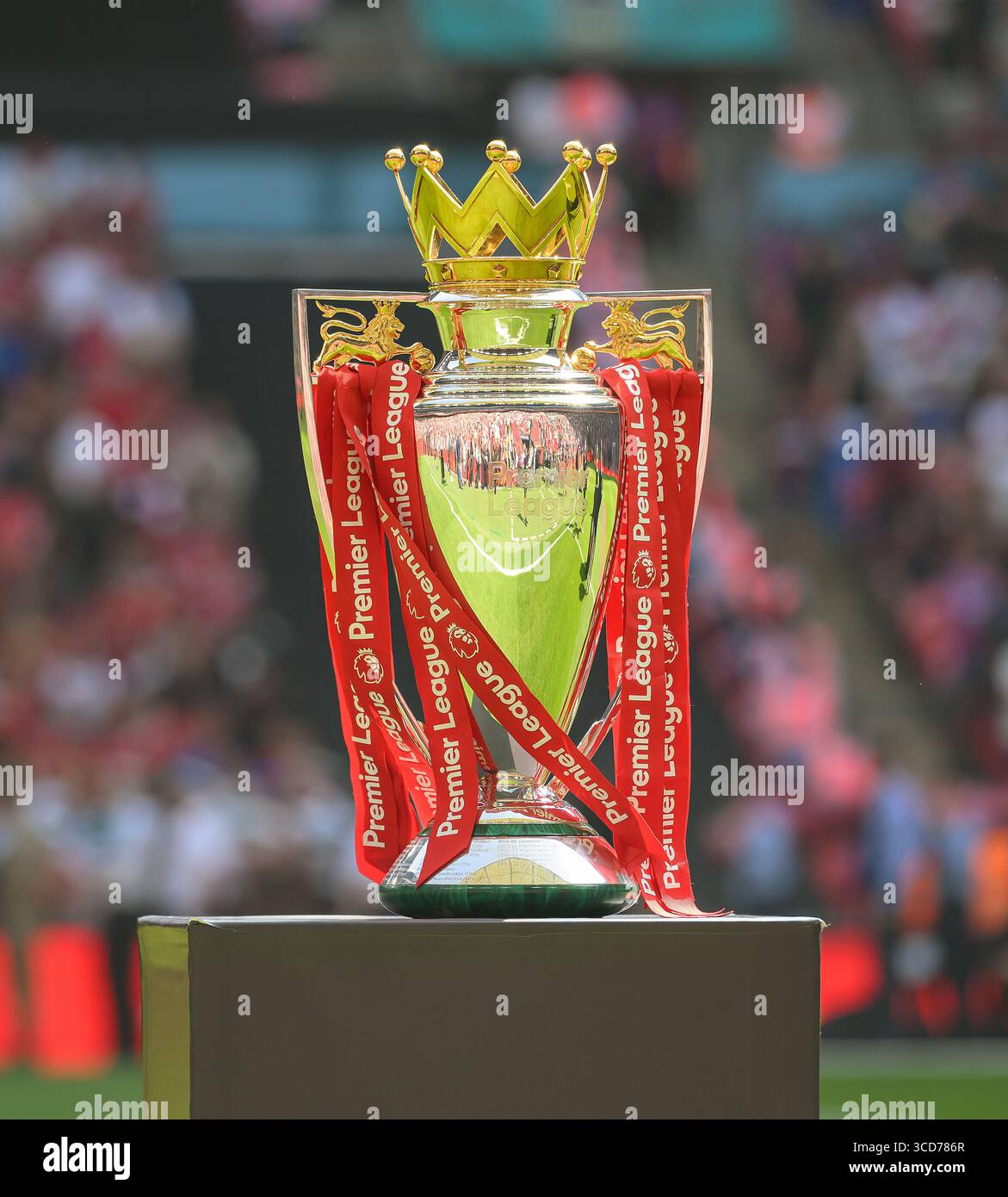 Il Premier League Trophy in mostra a Wembley. Foto : Mark Pain / Alamy Live News Foto Stock