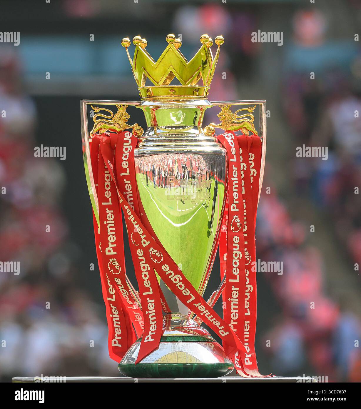 Il Premier League Trophy in mostra a Wembley. Foto : Mark Pain / Alamy Live News Foto Stock
