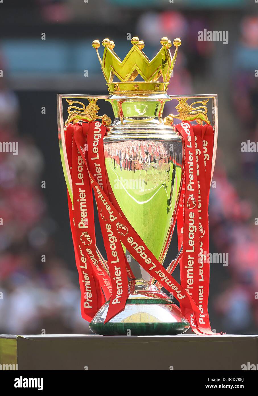 Il Premier League Trophy in mostra a Wembley. Foto : Mark Pain / Alamy Live News Foto Stock