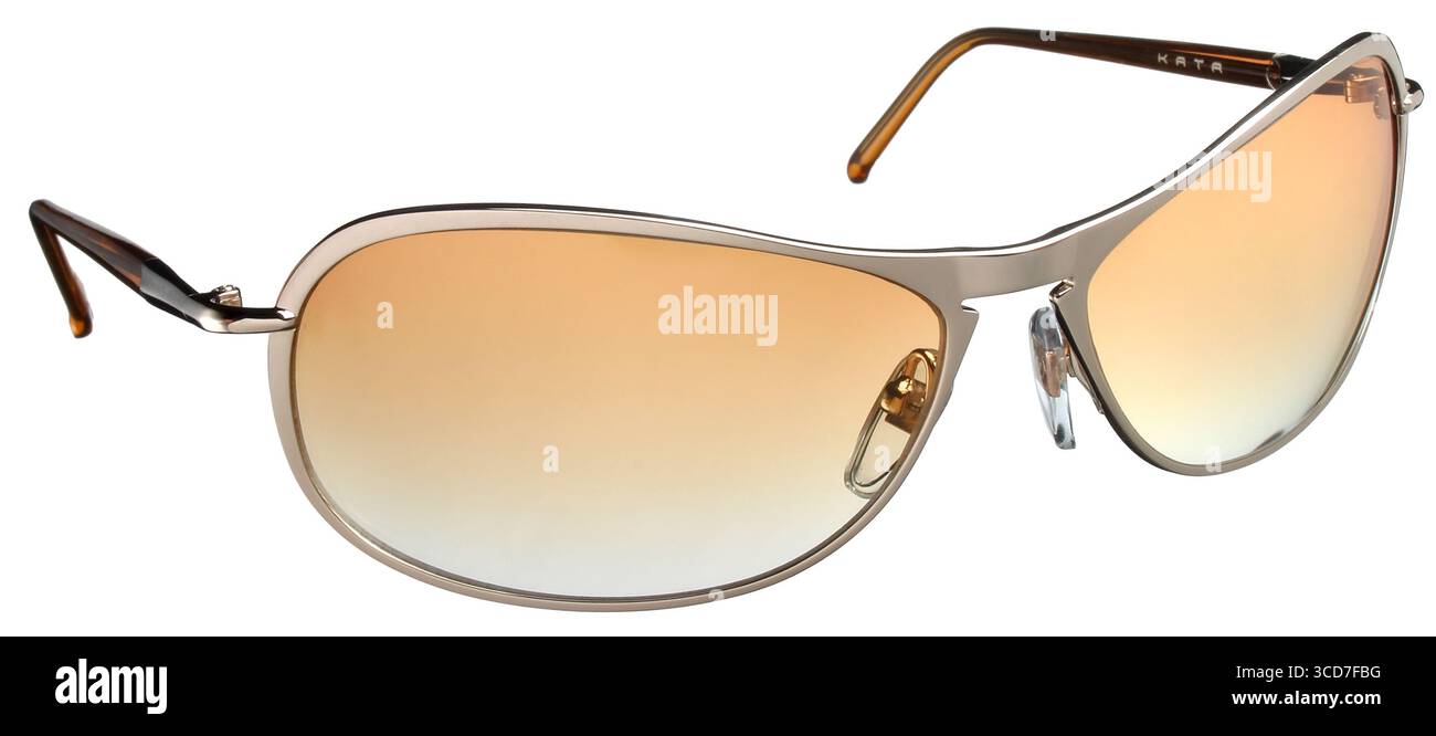 Occhiali da sole su sfondo bianco Foto Stock