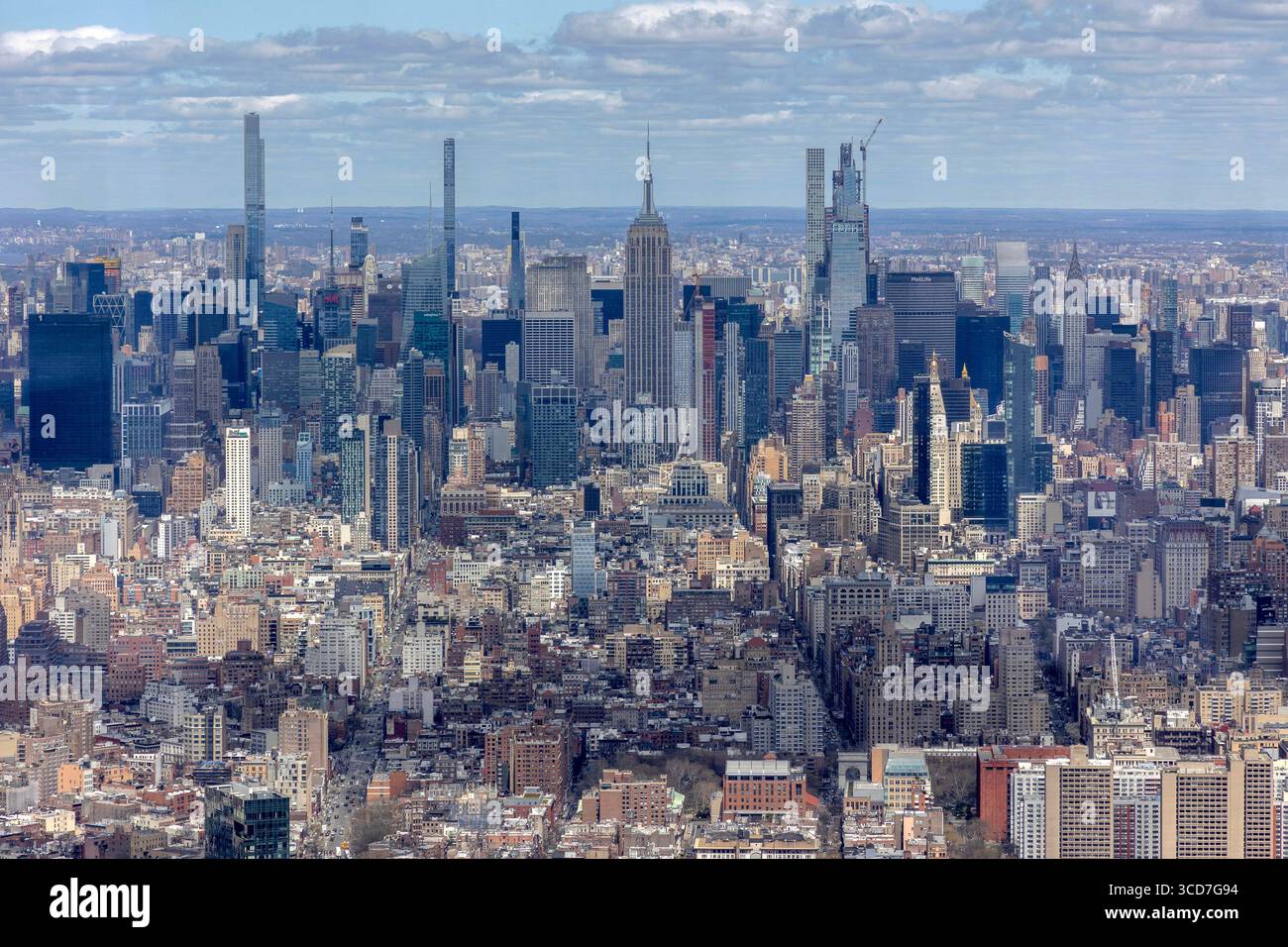 Vista di Manhattan e dell'Empire State Building dal One World Observatory, Manhattan, New York City, USA, con lo skyline urbano sottostante Foto Stock