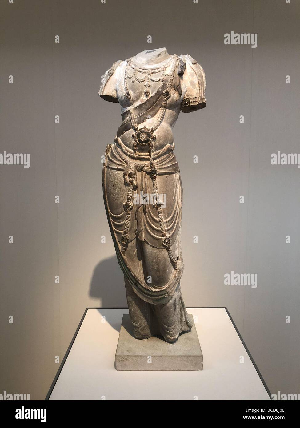 Arte cinese antica: Scultura della dinastia Tang di un Bodhisattva, dal 610 d.C. al 906 d.C. Foto Stock