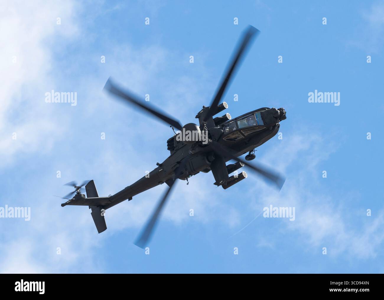 RAF Fairford, Gloucestershire, Inghilterra, 18 luglio 2025. Un Boeing AH-64 Apache dell'Army Air Corps durante il Royal International Air Tattoo 2025. (Immagine di credito: ©Cody Froggatt/Alamy Live News) Foto Stock RAF Fairford, Gloucestershire, Inghilterra, 18 luglio 2025. Un Boeing AH-64 Apache dell'Army Air Corps durante il Royal International Air Tattoo 2025. (Immagine di credito: ©Cody Froggatt/Alamy Live News) Foto Stock