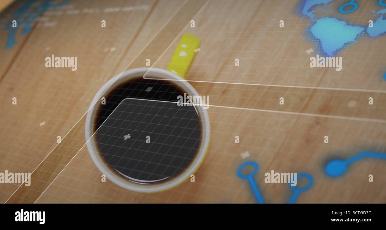 Tazza da caffè con impugnatura verde lime appoggiata sulla scrivania, con griglia sovrapposta e frammento di mappa blu Foto Stock