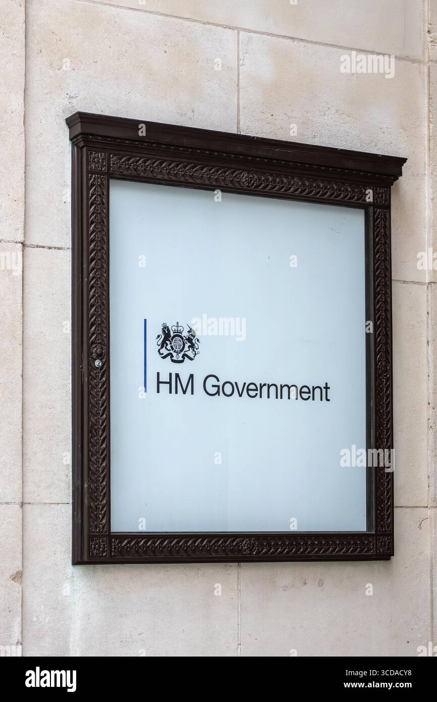 Liverpool HMRC, HM Government Sign, India Buildings Office, India Buildings, Water Street, Liverpool UK 10 agosto 2025 Foto Stock