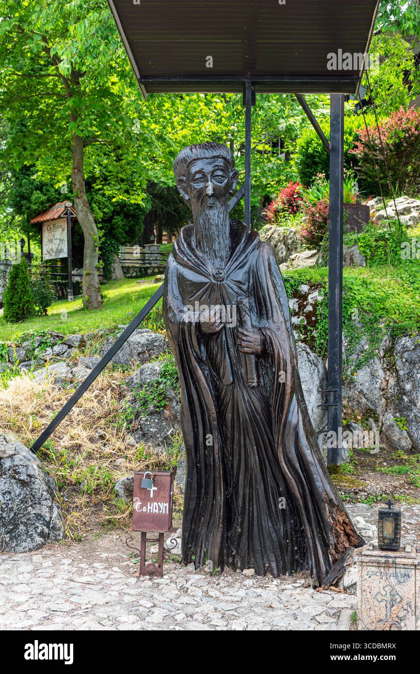 Ostrovo è un lago naturale costiero vicino al lago di Ocrida e al monastero di St. Naum, che è una sorgente, un affluente del fiume Black Drim. Foto Stock