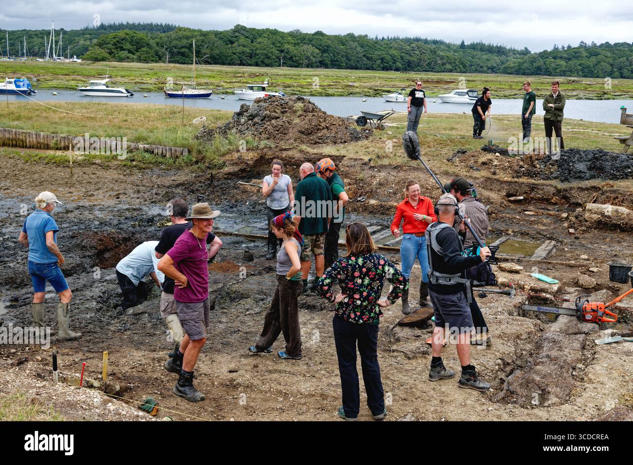 Uno scalo del XVIII secolo a Bucklers Hard vicino al fiume Beaulieu dove furono costruite navi da guerra della Royal Navy, scavate dagli archeologi Hampshire UIK Foto Stock