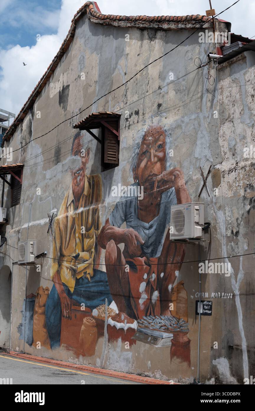 Un murale di «Fish Lane» dove i venditori vendevano pesce, pesce salato essiccato e varie spezie. Dipinto dall'artista locale Chan Kai Lun su Lorong I. Foto Stock