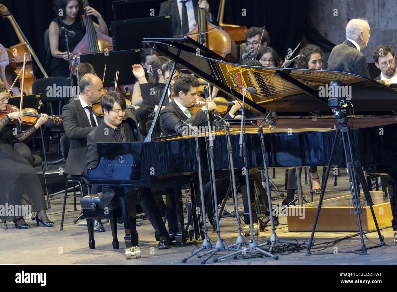 West-Eastern Divan Orchestra - Daniel Barenboim and Lang Lang, Classical, open air il 10 agosto 2025, Waldbuehne, Berlino, Germania < english> West-East Foto Stock