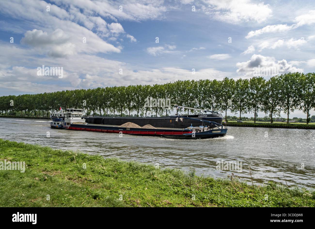 Il canale Amsterdam-Reno, Amsterdam-Rijnkanaal, lungo 72 km, collega il porto di Amsterdam con il Waal, il ramo più grande Foto Stock
