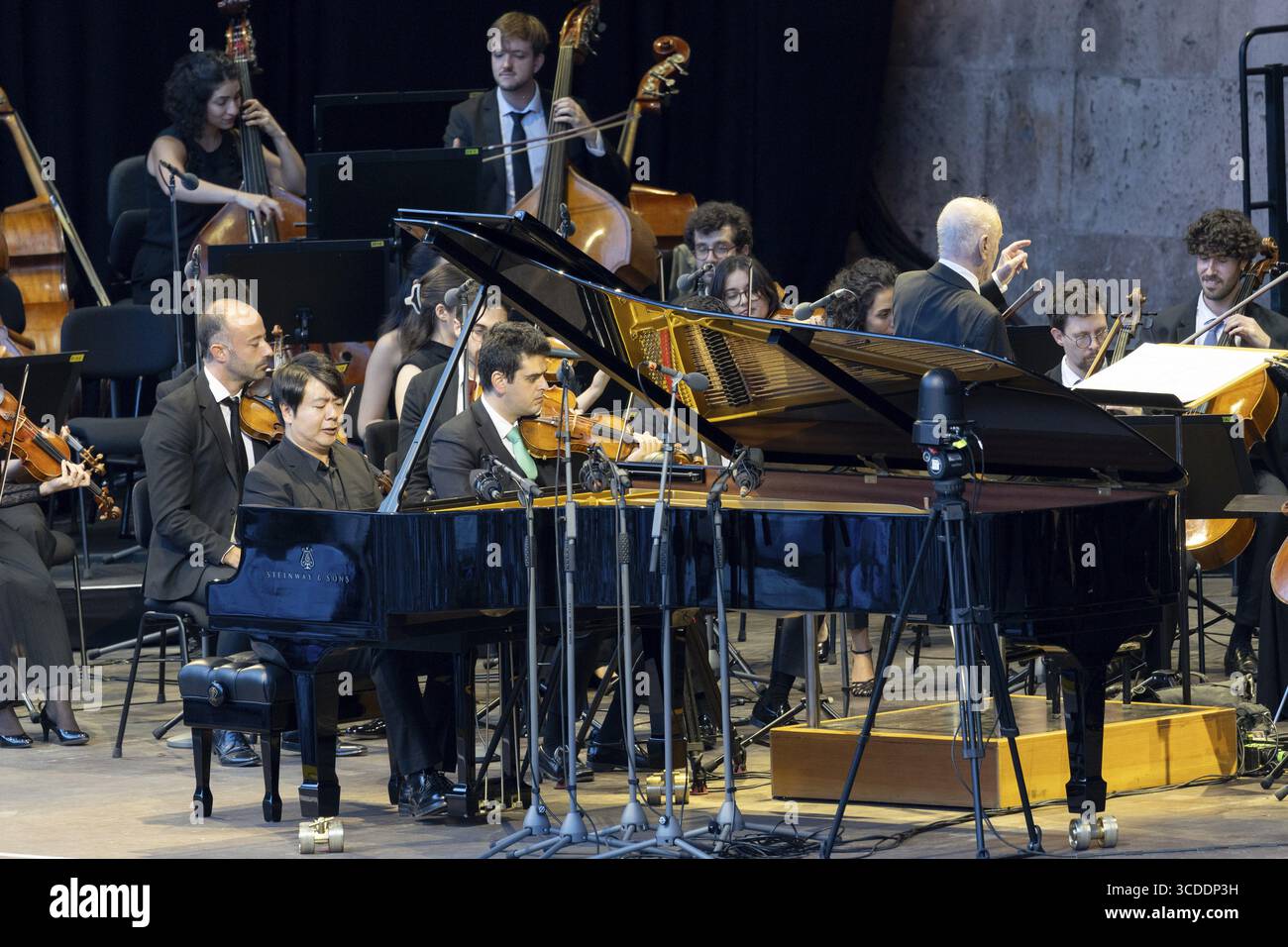 Lang Lang, pianista, West-Eastern Divan Orchestra - Daniel Barenboim e Lang Lang, Classical, open air il 10 agosto 2025, Waldbuehne, Berlino, Germania Foto Stock