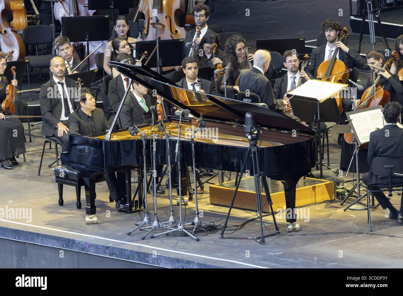 Lang Lang, pianista, West-Eastern Divan Orchestra - Daniel Barenboim e Lang Lang, Classical, open air il 10 agosto 2025, Waldbuehne, Berlino, Germania Foto Stock
