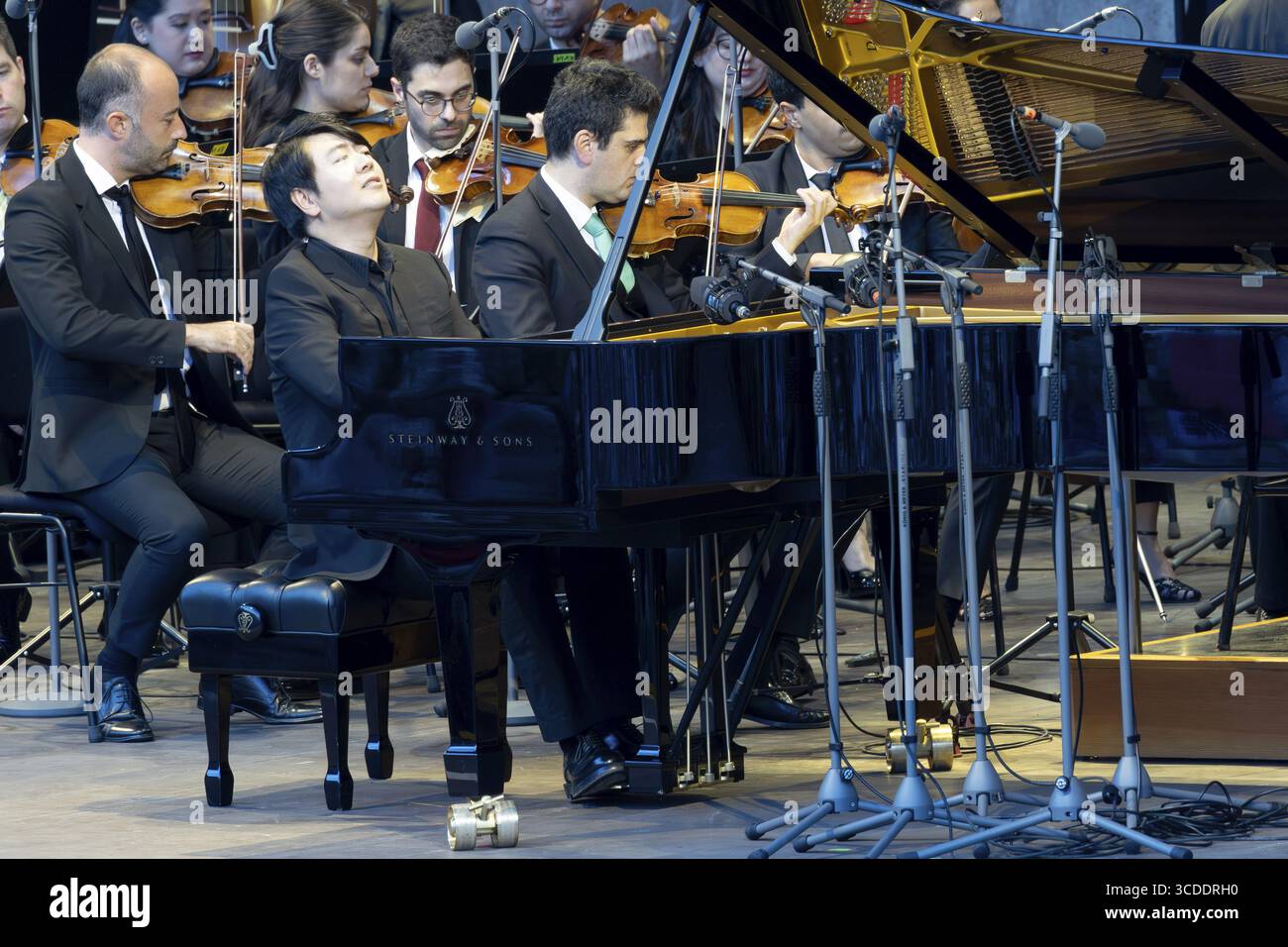 Lang Lang, pianista, West-Eastern Divan Orchestra - Daniel Barenboim e Lang Lang, Classical, open air il 10 agosto 2025, Waldbuehne, Berlino, Germania Foto Stock