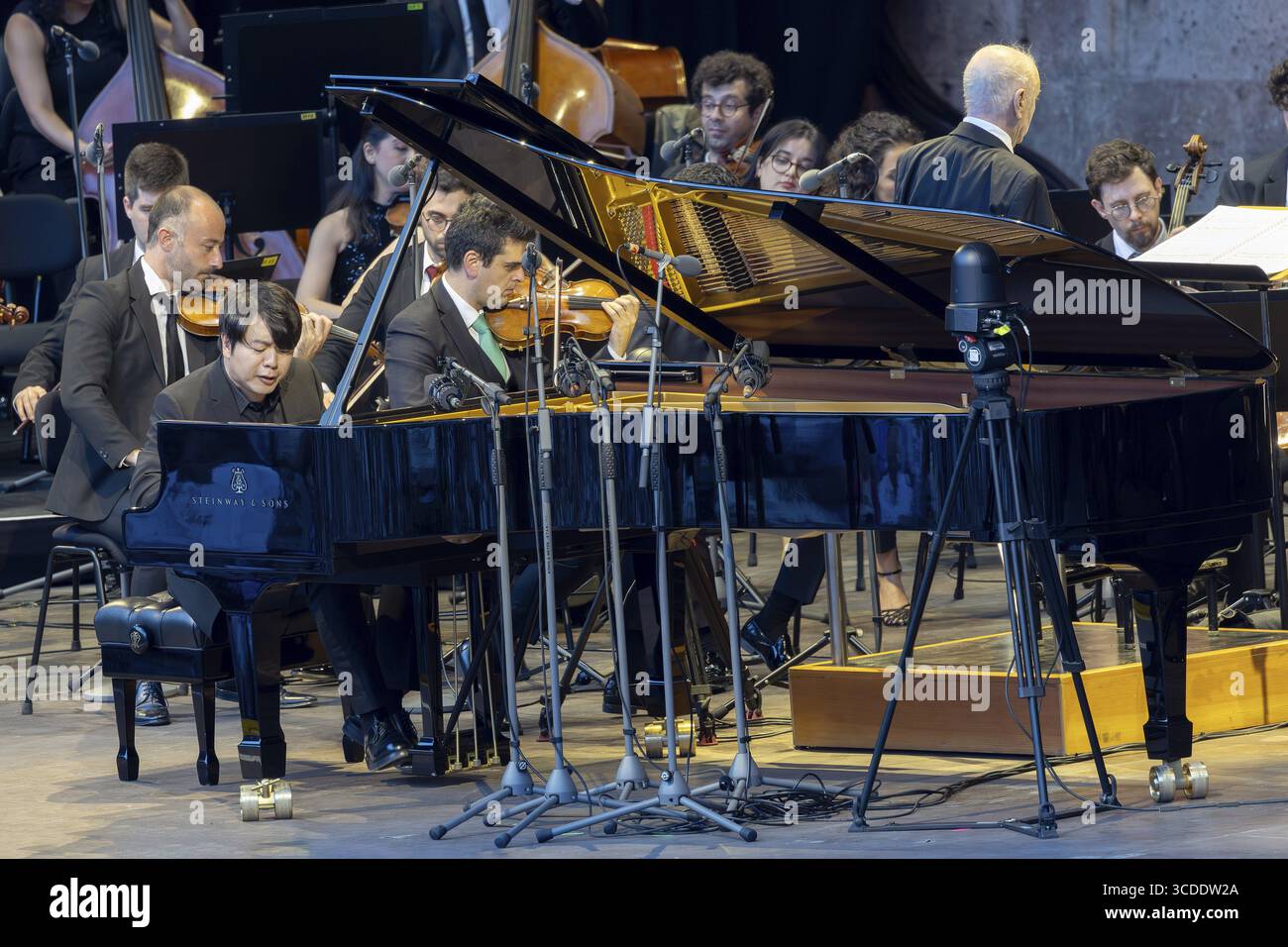Lang Lang, pianista, West-Eastern Divan Orchestra - Daniel Barenboim e Lang Lang, Classical, open air il 10 agosto 2025, Waldbuehne, Berlino, Germania Foto Stock