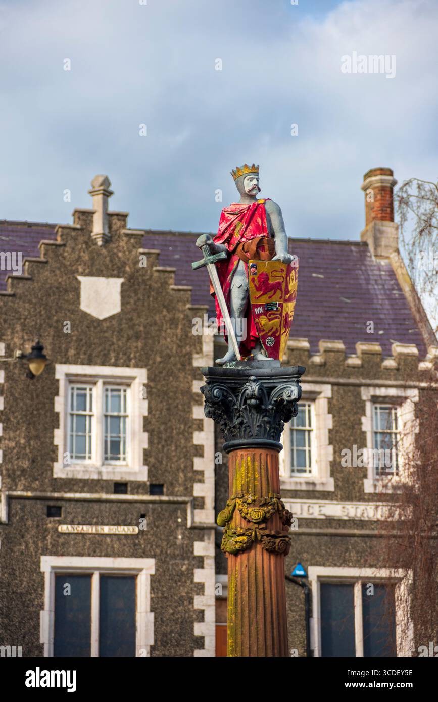 Statua di Llywelyn the Great a Lancaster Square, Conwy, Conwy County Borough, Galles, Regno Unito Foto Stock