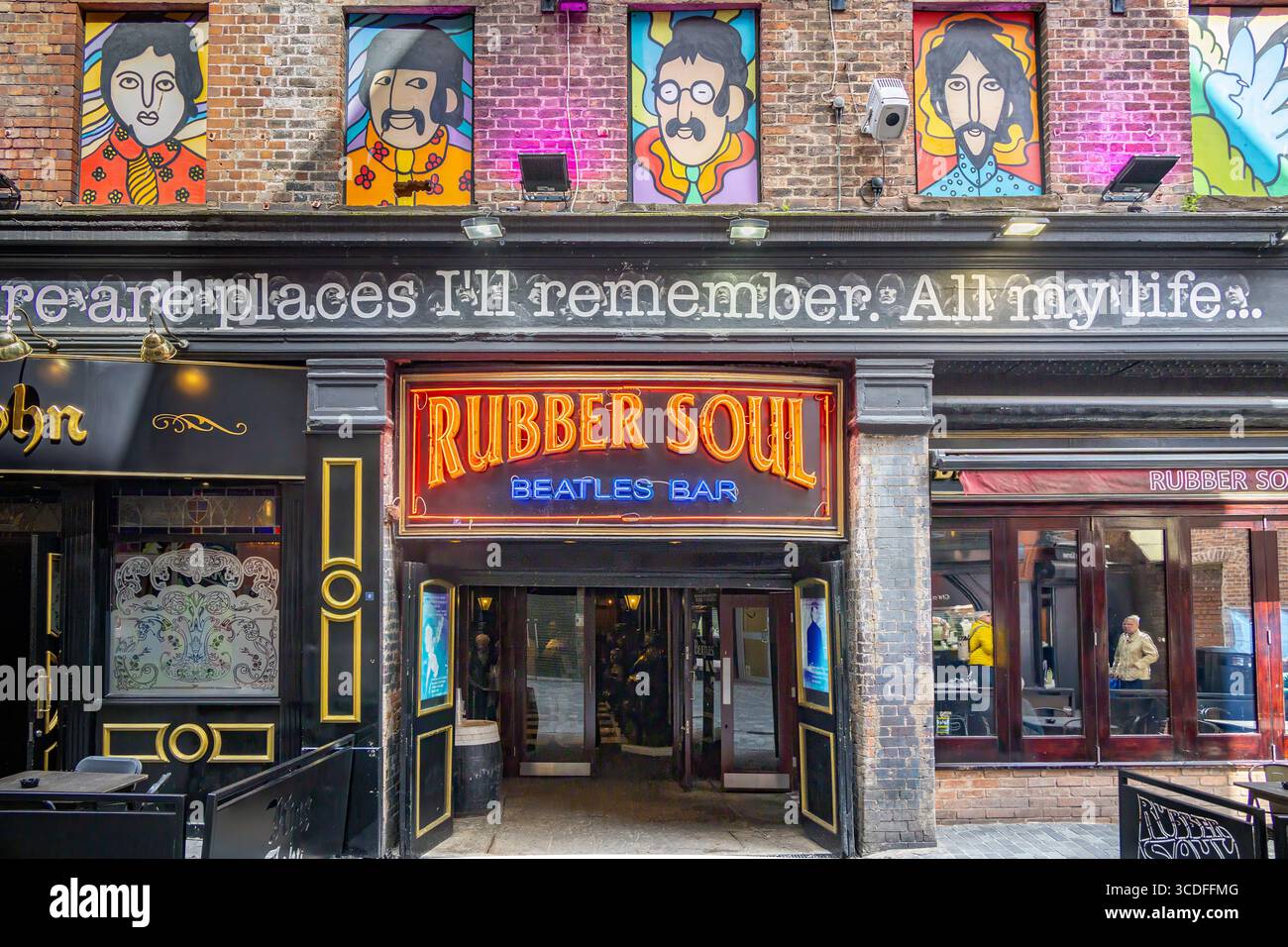 pub in una strada di Liverpool Foto Stock