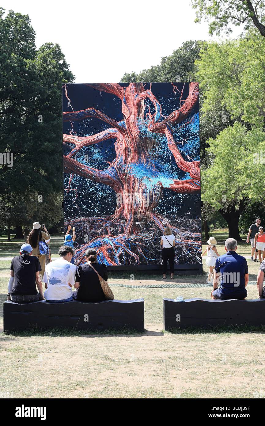 Of the Oak, un'opera d'arte digitale che rivela i mondi nascosti della natura, a Kew Gardens, Londra, Regno Unito Foto Stock