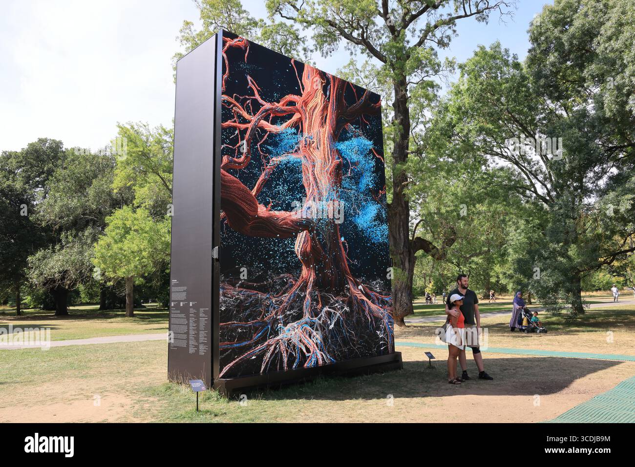 Of the Oak, un'opera d'arte digitale che rivela i mondi nascosti della natura, a Kew Gardens, Londra, Regno Unito Foto Stock