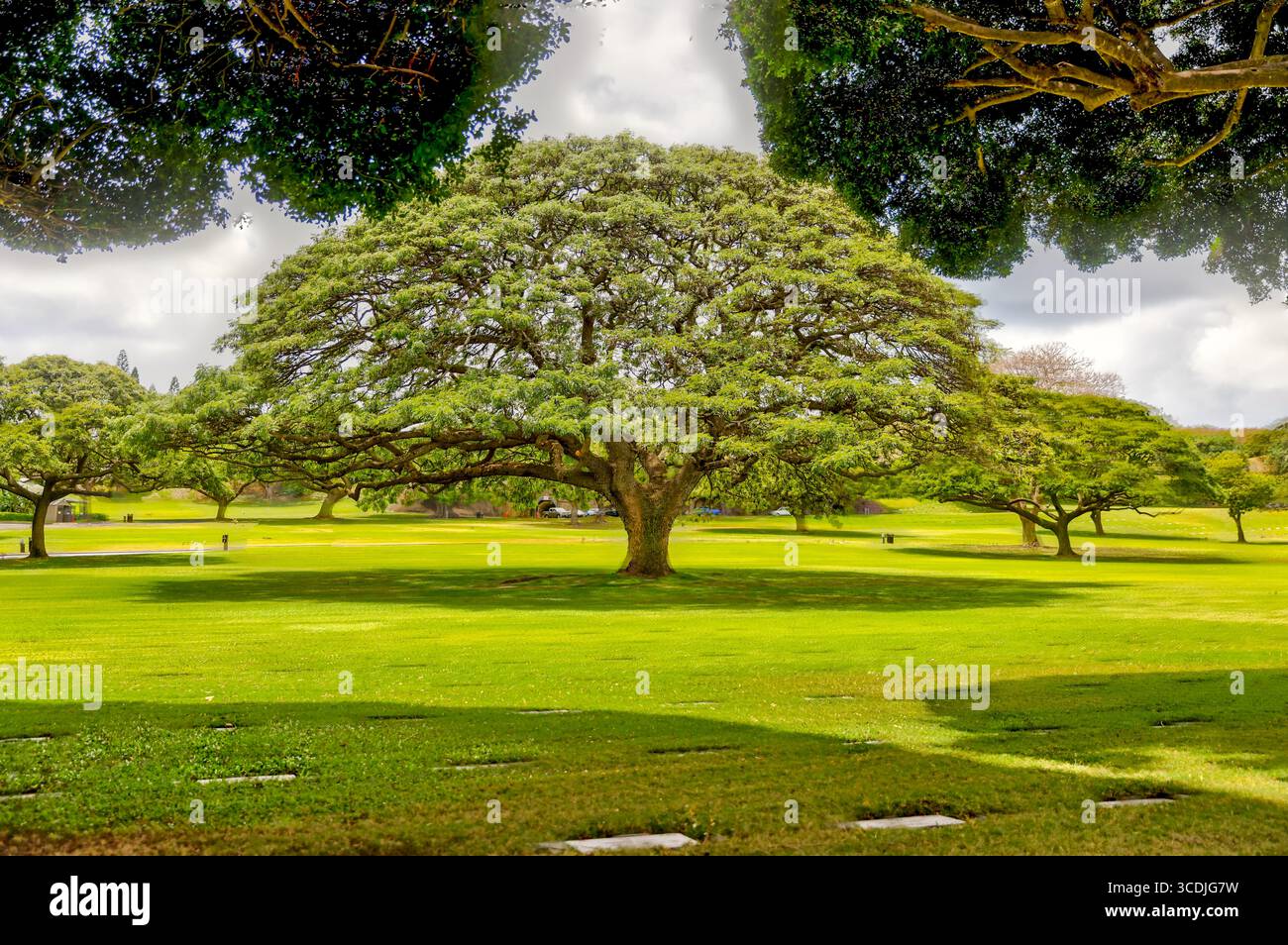 Honolulu, Hawaii - 29 marzo 2022: Memoriale e cimitero del punch Bowl fuori Honolulu Foto Stock