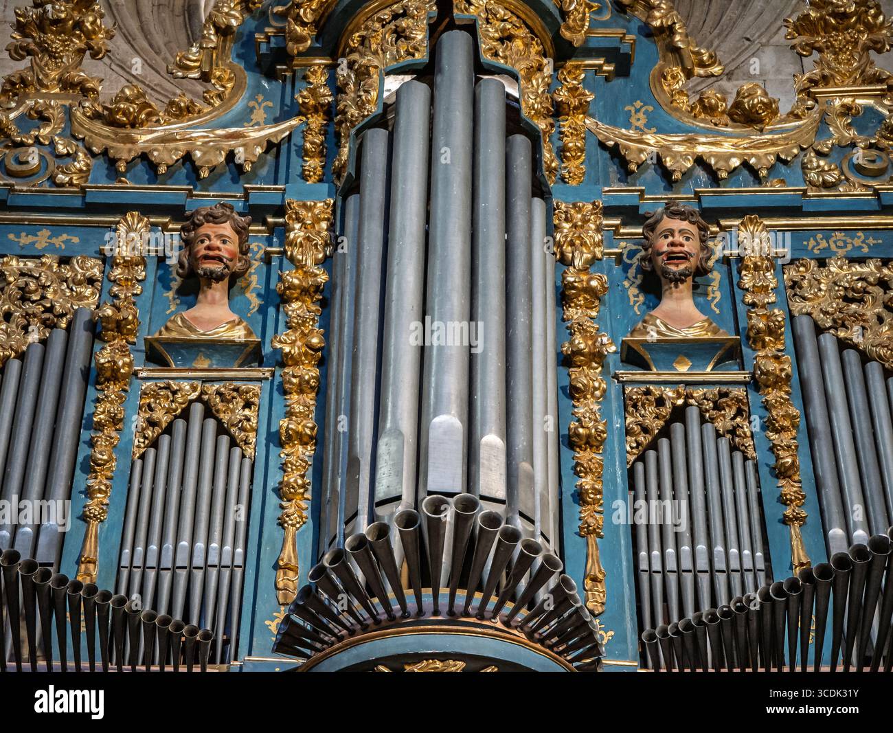 L'organo di Toro presenta due busti gemellati che si muovono in sintonia con la musica, mostrando l'artigianato barocco a Zamora, Castilla y Leon, Spagna. Foto Stock